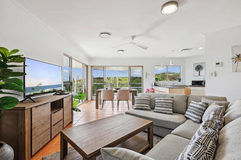 Oceanside Apartment With Views Of Yaroomba Beach - Accommodation Broadbeach 0