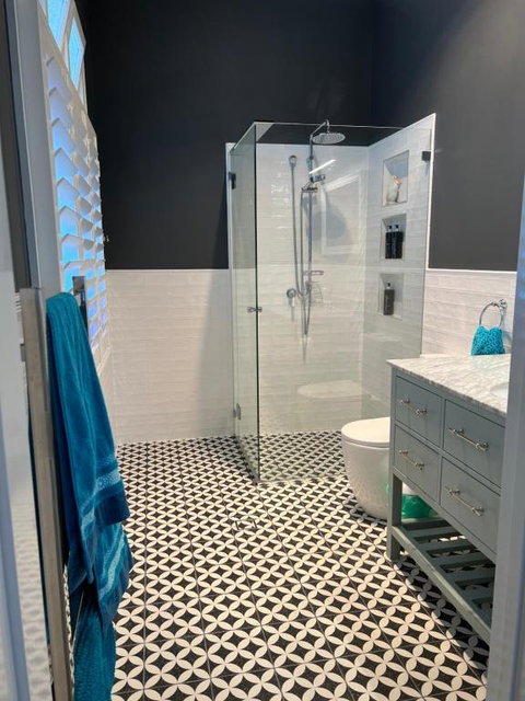 Old Queensland Charm Entire Upper Level - Accommodation Broadbeach 3