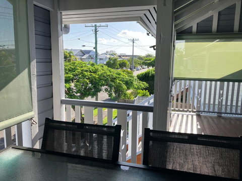 Old Queensland Charm Entire Upper Level - Accommodation Broadbeach 2