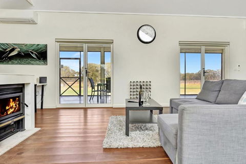 Olives And Vines At Majors Lane - Accommodation Broadbeach 3