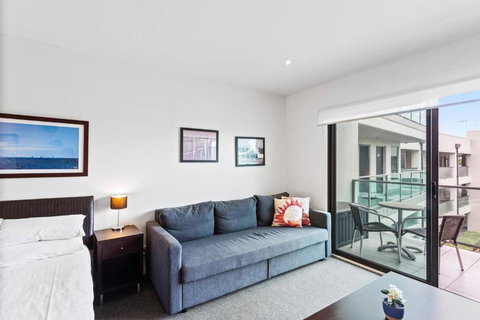 On The Esplanade Moments From Cowes Beach - Accommodation Broadbeach 0