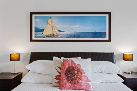 On The Esplanade Moments From Cowes Beach - Accommodation Broadbeach 1