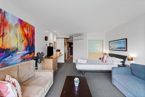 On The Esplanade Moments From Cowes Beach - Accommodation Broadbeach 3