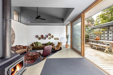 One-Dunny Beach House - Accommodation Broadbeach 1
