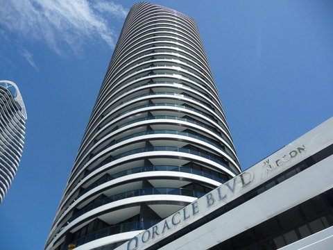 Oracle 2 1907 - Accommodation Broadbeach 1