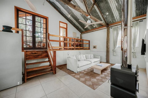 Orchard Cottage - Quiet Farm Escape - Accommodation Broadbeach 2