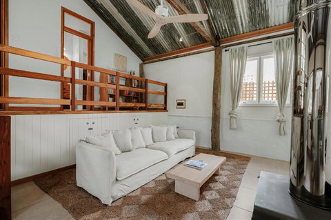 Orchard Cottage - Quiet Farm Escape - Accommodation Broadbeach 3