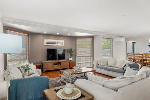 Outlook Escape By Ready Set Stay - BYO LINEN & TOWELS - Accommodation Broadbeach 0