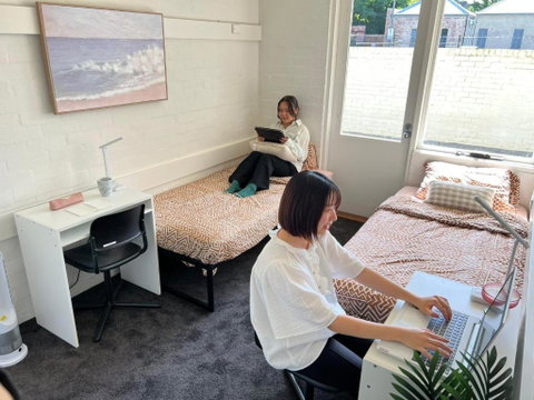 Ozi Village Cardigan - Accommodation Broadbeach 0
