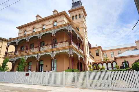 Ozone Tower - Accommodation Broadbeach 0