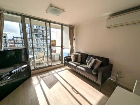 Onsite Parking, Self Check-in - Accommodation Broadbeach 3