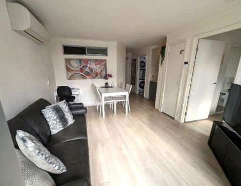 Onsite Parking, Self Check-in - Accommodation Broadbeach 0