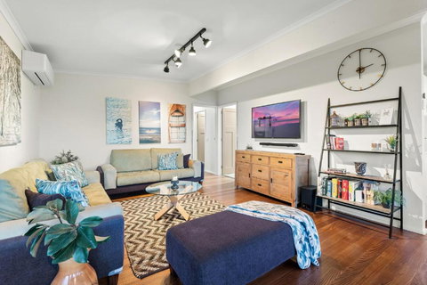 Oceanview 3-Bed Family Home With Cinema Room - Accommodation Broadbeach 3