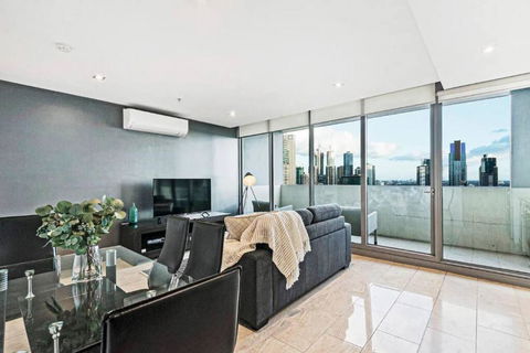 One Bedroom Apartment I Parking I River View I Walk To Crown - Accommodation Broadbeach 3