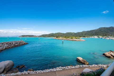 One Bright Point - Stunning Water Views - Accommodation Broadbeach 0