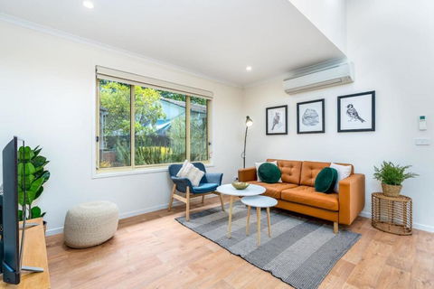 Peaceful 1BR Courtyard Unit In Quiet Dickson - Accommodation Broadbeach 0