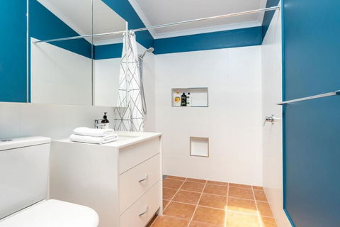 Peaceful 1BR Courtyard Unit In Quiet Dickson - Accommodation Broadbeach 3