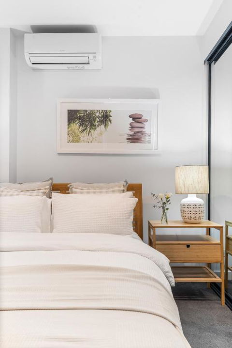 Park Life! Elegant & Sun-Filled 2 Bed 2 Bath Home In Caulfield North - Accommodation Broadbeach 1