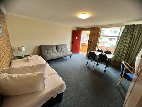 Paramount Motel - Accommodation Broadbeach 1