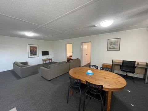 Parkside Inn Motel - Accommodation Broadbeach 3