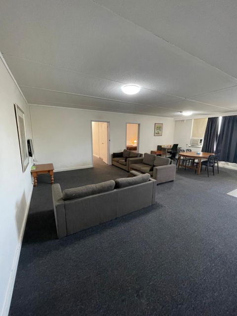 Parkside Inn Motel - Accommodation Broadbeach 2