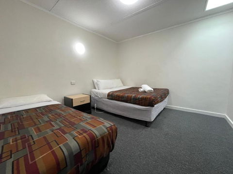 Parkside Inn Motel - Accommodation Broadbeach 1