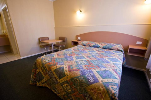 Parkville Motel - Accommodation Broadbeach 2