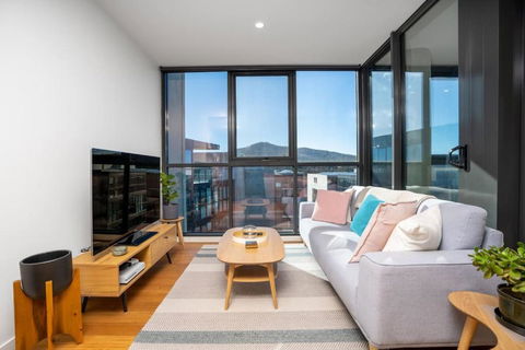 Perfectly Located 1BR BA Apartment - Accommodation Broadbeach 0