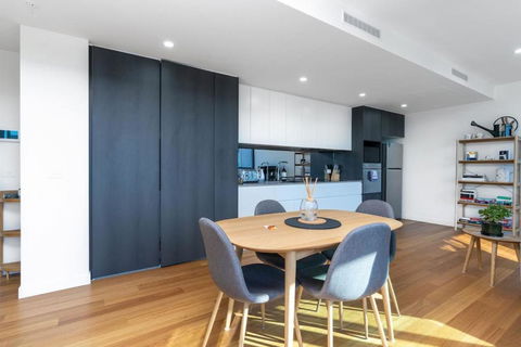 Perfectly Located 1BR BA Apartment - Accommodation Broadbeach 2