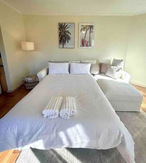 Perfect Manly Retreat, In The Heart Of Manly, Family & Couple Friendly Apartment With CAR SPOT - Accommodation Broadbeach 3