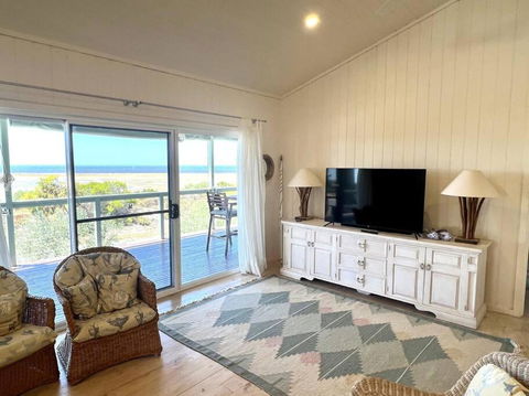 Pine Lodge - Accommodation Broadbeach 3