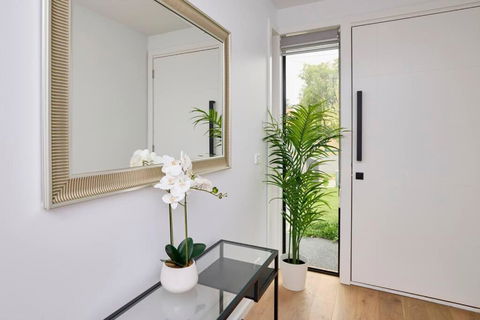 Preston Lux House 5 Bed 5 Bath - Accommodation Broadbeach 1