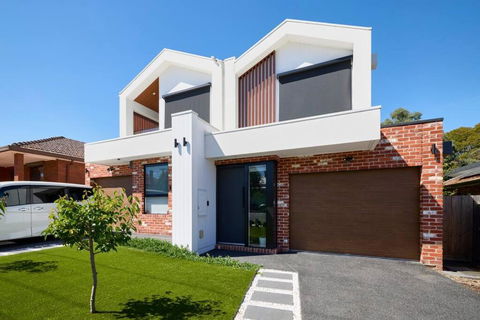 Preston Lux House 5 Bed 5 Bath - Accommodation Broadbeach 2