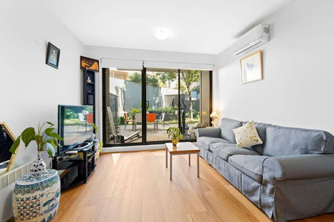 Prime Kensington 2BR Apt With A Massive Backyard - Accommodation Broadbeach 0