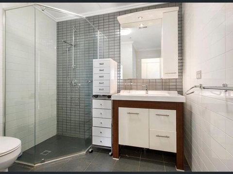 Private Room With Shared Washroom Only In 3bhk Apartment - Accommodation Broadbeach 2