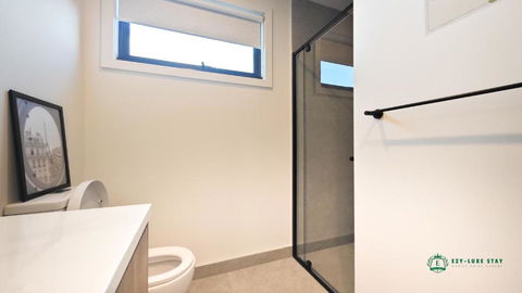 Private Suite With Queen Bed TV - Room 11 - Accommodation Broadbeach 1