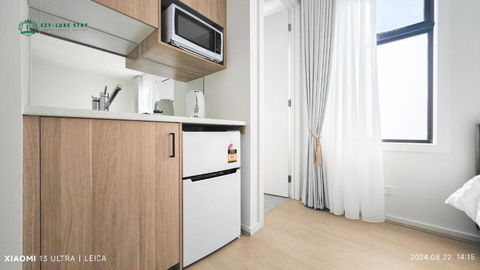 Private Suite With Queen Bed TV - Room 11 - Accommodation Broadbeach 2