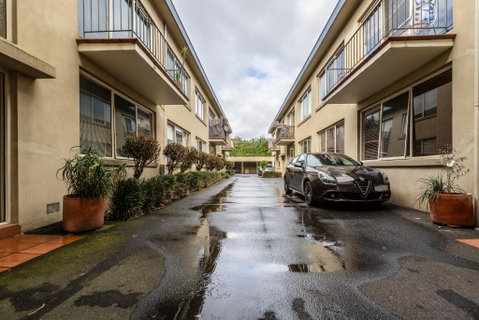 Quaint & Homey Ripponlea Flat - Accommodation Broadbeach 1