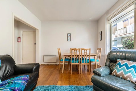 Quaint & Homey Ripponlea Flat - Accommodation Broadbeach 2