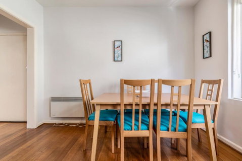 Quaint & Homey Ripponlea Flat - Accommodation Broadbeach 3
