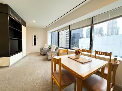 QV Central Oasis Contemporary City Getaway - Accommodation Broadbeach 2