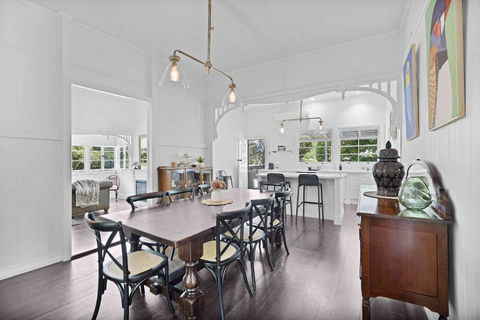 Rambling Roses - Accommodation Broadbeach 2