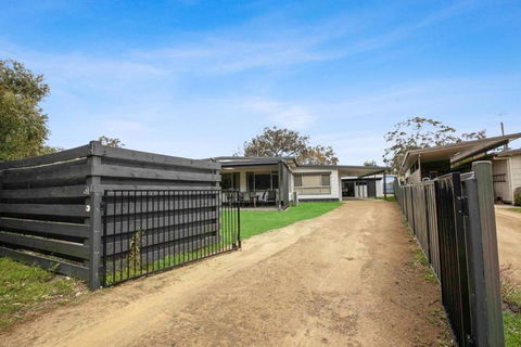 Raymond Island Retreat - Accommodation Broadbeach 2
