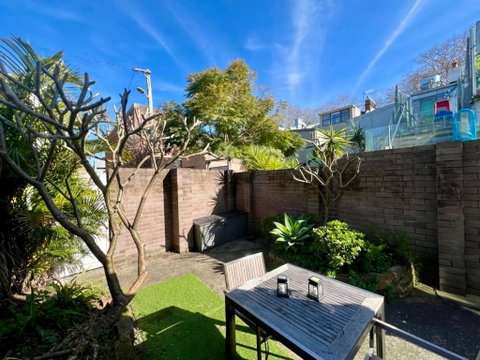 Rear Garden Suite - Accommodation Broadbeach 0