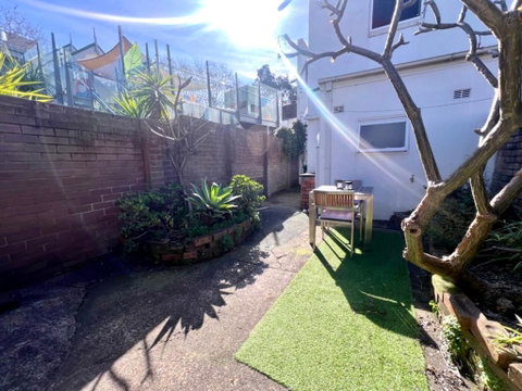 Rear Garden Suite - Accommodation Broadbeach 2