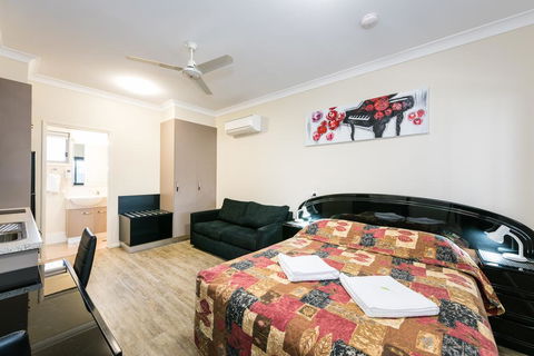 Athena Studio Units - Accommodation Broadbeach 1