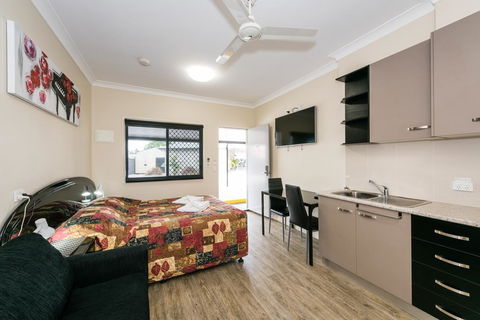 Athena Studio Units - Accommodation Broadbeach 2