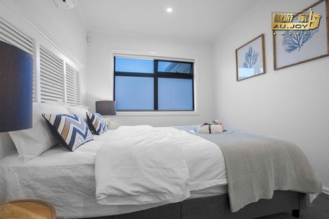 AU.JOY 3 Bed Townhouse Burwood 3 - Accommodation Broadbeach 3