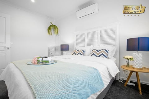 AU.JOY 3 Bed Townhouse Burwood 3 - Accommodation Broadbeach 2