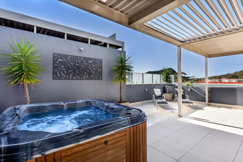 Aura 13 - Shoal Bay - Accommodation Broadbeach 0